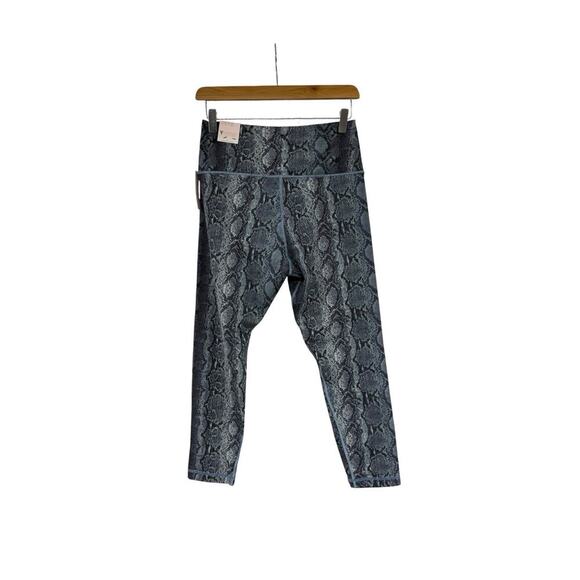 Victoria’s Secret On Point High Rise Crossover Shake Skin Legging Size 12 NWT - Picture 3 of 9